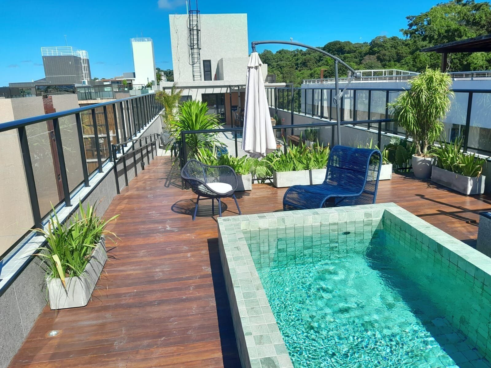 Basic Studio | Outdoor spa tub