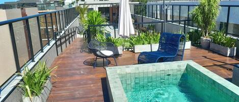 Basic Studio | Outdoor spa tub