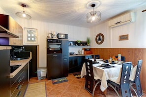 Kühlschrank, Mikrowelle, Ofen, Herdplatte
