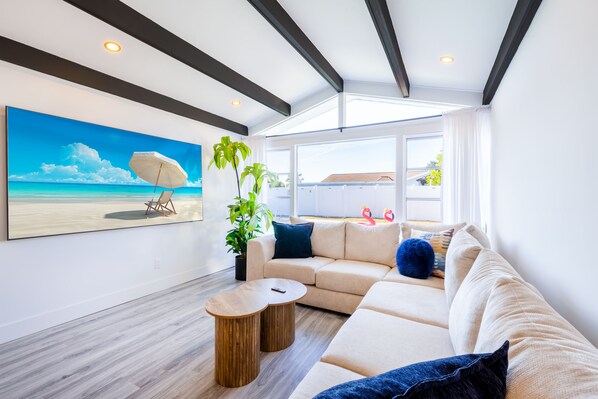 Smart TV, chimenea y videojuegos 