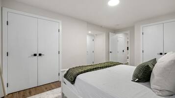 1 bedroom, desk, iron/ironing board, WiFi