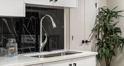 Redstone | Close to Airport & Parks | Pet Friendly