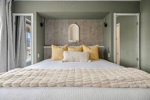 1 bedroom, desk, WiFi, bed sheets