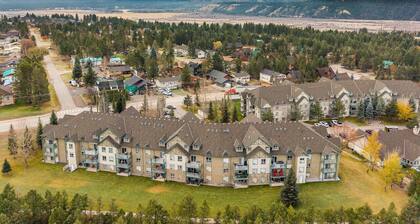 The Radium Rise | Outdoor Pool/Hot Tub | Balcony