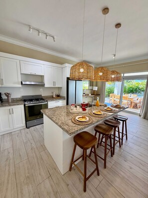 Fridge, microwave, oven, stovetop - Seahaven Villa in Oceanfront Comm Sosua Ocean Vill (Sosúa)