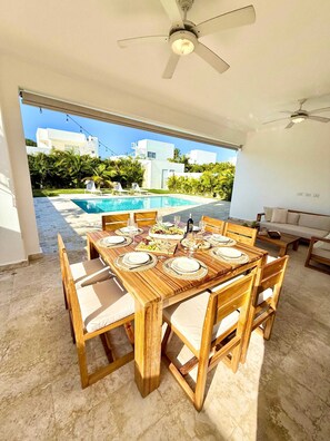 Outdoor dining - Seahaven Villa in Oceanfront Comm Sosua Ocean Vill (Sosúa)