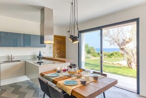 Refrigerador, microondas, horno y lavavajillas 