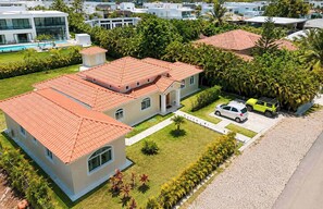 Exterior - Sleeps up to 14 | 4 King Suites & Private Pool (Sosúa)