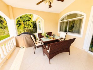 Outdoor dining - Sleeps up to 14 | 4 King Suites & Private Pool (Sosúa)