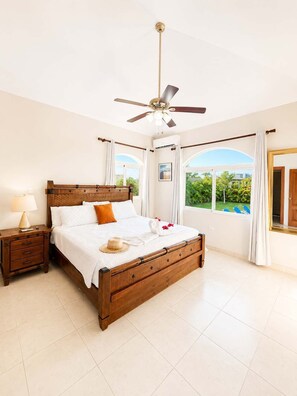 4 bedrooms, iron/ironing board, travel cot, WiFi - Sleeps up to 14 | 4 King Suites & Private Pool (Sosúa)