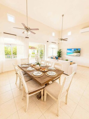 Dining - Sleeps up to 14 | 4 King Suites & Private Pool (Sosúa)