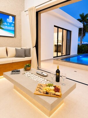 Interior - Bali Villa | Sunken Lounge & 3 King Beds in SOV (Sosúa)