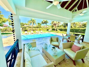 Outdoor dining - Luxury Ocean View Villa in Sosua Ocean Village (Sosúa)