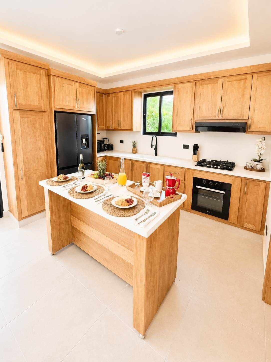 Coffee/tea maker, fridge, microwave, oven
