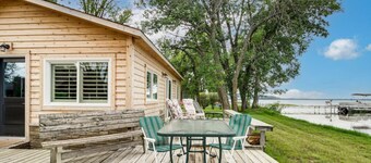 Cozy Cabin on Big Pine Lake w/ Dock & Fire Pit!
