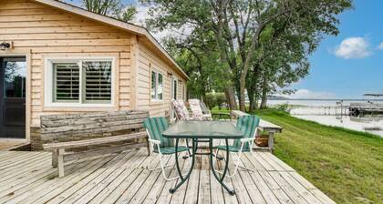Cozy Cabin on Big Pine Lake w/ Dock & Fire Pit!