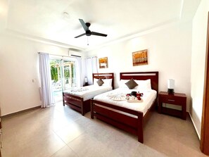 3 bedrooms, iron/ironing board, travel cot, WiFi - Sunbreeze Villa in Oceanfront Sosua Ocean Village (Sosúa)