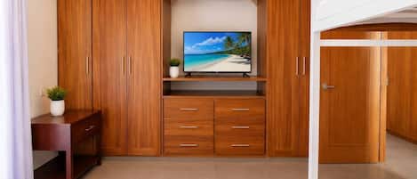 3 bedrooms, iron/ironing board, travel crib, WiFi