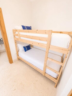 A bunk bed with two levels, each with a mattress and pillows. - Sleeps up to 22 | Estate Pool 6bd Villa Corner Lot (Sosúa)