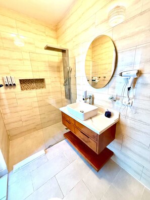 Shower, hair dryer, towels - Sea La Vie Villa in Oceanfront Sosua Ocean Village (Sosúa)