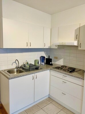 Private kitchen - Relaxed coastal stay - steps from beach & center (Oostende)