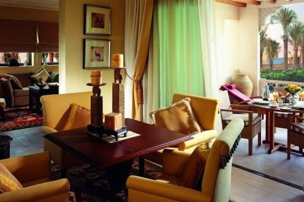 Restaurant - Jumeirah Al Qasr Dubai (Dubai)