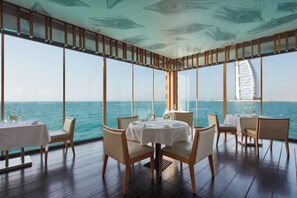 Restaurant - Jumeirah Al Qasr Dubai (Dubai)