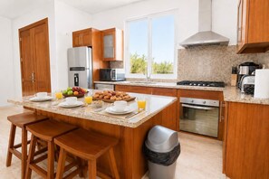 Coffee/tea maker, fridge, microwave, oven - Oceanfront Paradise | Cliffside Spa & Pool in SOV (Sosúa)