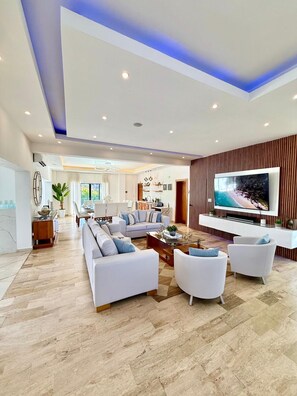TV, stereo, offices - 8 BR Grand Villa in Oceanfront Comm Sosua Ocean Vill (Sosúa)