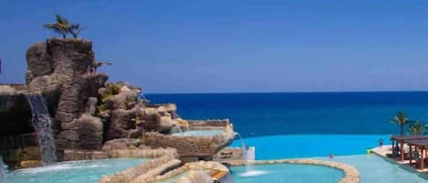 حمام سباحة