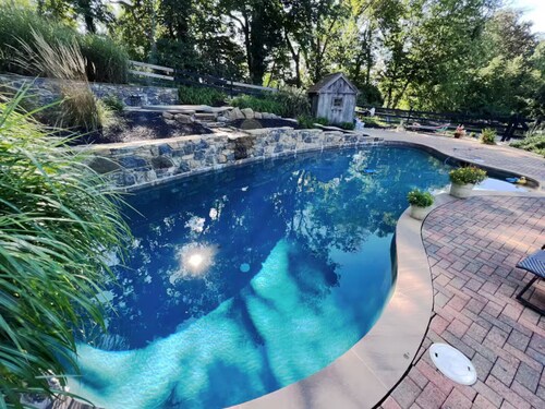 Private Barn Retreat With Pool 1BR - 1BA - Parking