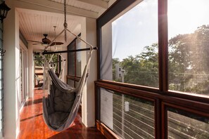 Interior - Grand Five Bedroom Villa w Rooftop Pool & 120 Steps from West Bay Beach (Roatán)