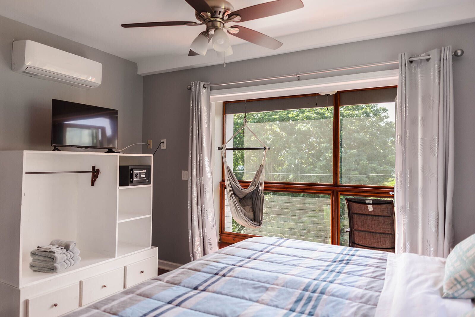 5 bedrooms, iron/ironing board, free WiFi, bed sheets