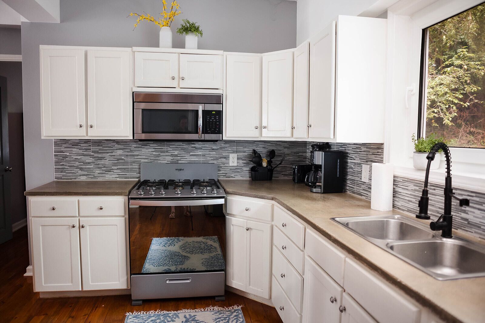 Refrigerador, microondas, horno y parrilla de estufa 