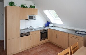 Fridge, microwave, stovetop, dishwasher - Nice apartment in Röbel with house a panoramic view (Röbel)