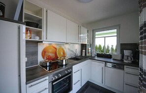 Fridge, stovetop, dishwasher, coffee/tea maker - Awesome apartment in Röbel with WiFi (Röbel)