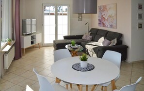 TV - Beach front apartment in Röbel with lake view (Röbel)