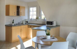 Fridge, microwave, stovetop, dishwasher - Awesome apartment in Röbel with lake view (Röbel)