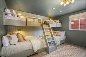 Iron/ironing board, travel cot, free WiFi, bed sheets - Designer Mountain Home Outside Aspen! Sleeps 12! Walk to RFTA (Carbondale)