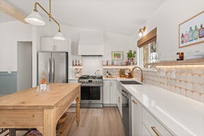 Fridge, microwave, oven, stovetop - Designer Mountain Home Outside Aspen! Sleeps 12! Walk to RFTA (Carbondale)