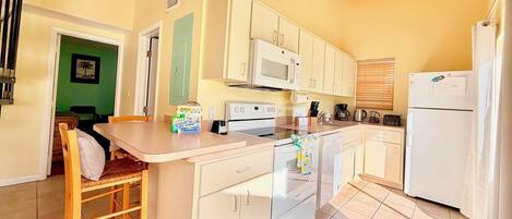 Stovetop, coffee/tea maker, cookware/dishes/utensils