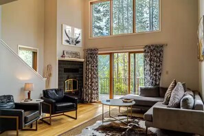 Living area - Spacious Mid Century 3 bed 3 bath with Hot Tub! (Breckenridge)