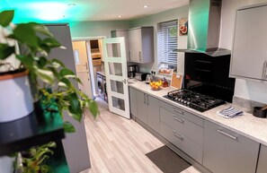 House, 3 Bedrooms, Smoking, Fireplace | Interior - Beautiful Wythenshawe Home Near Airport With Garden & Parking Sleeps 5 (Manchester)