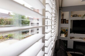 House, 3 Bedrooms, Smoking, Fireplace | Living room - Beautiful Wythenshawe Home Near Airport With Garden & Parking Sleeps 5 (Manchester)