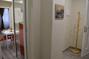 Interior - Quiet accommodation with patio near the station. Cycling and relaxation in San Remo (Sanremo)