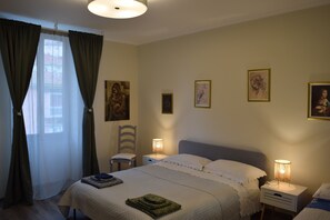 1 bedroom, iron/ironing board, WiFi, bed sheets - Quiet accommodation with patio near the station. Cycling and relaxation in San Remo (Sanremo)