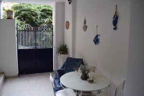 Dining - Quiet accommodation with patio near the station. Cycling and relaxation in San Remo (Sanremo)