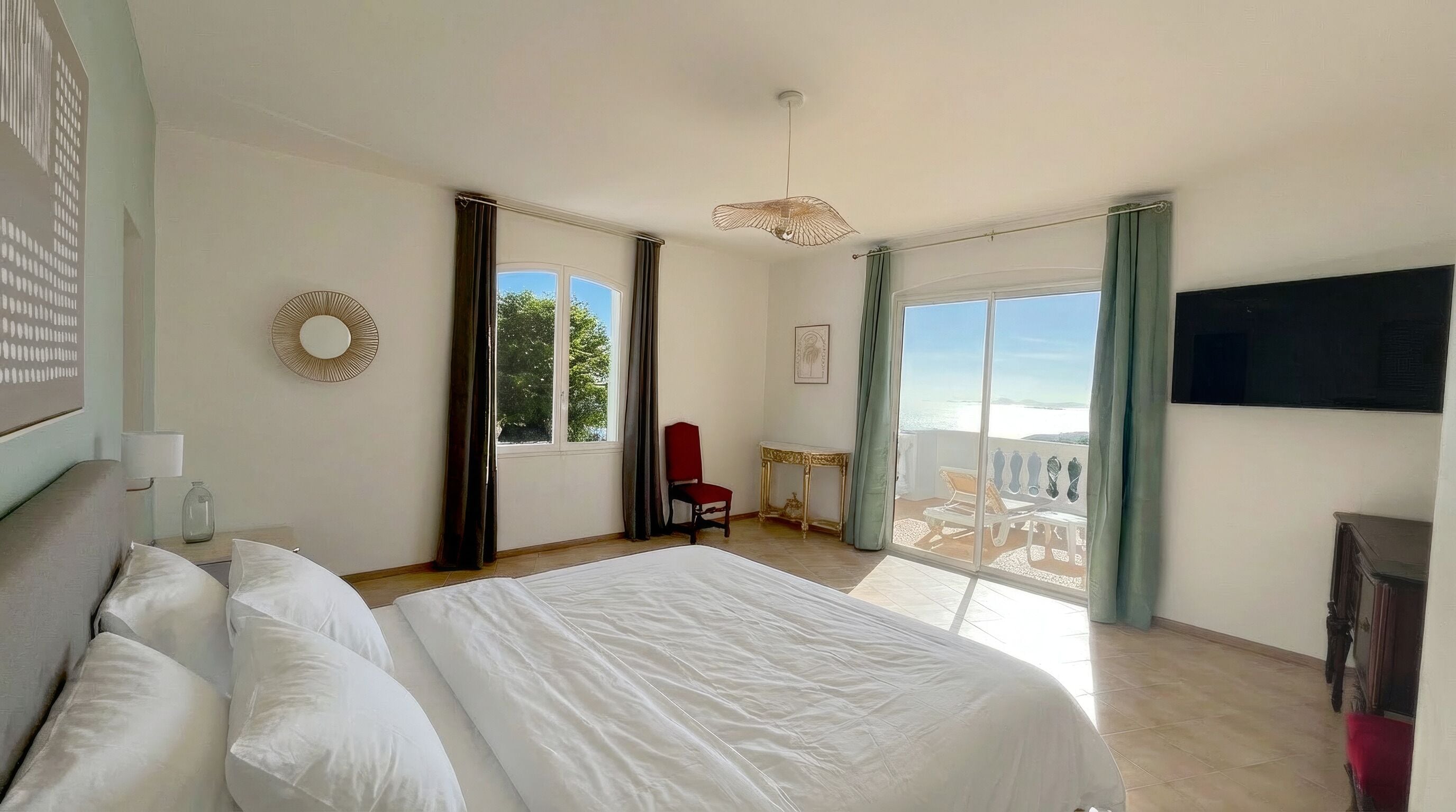 Luxury Double Room, Sea Facing | In-room safe, blackout drapes, soundproofing, free WiFi