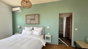 In-room safe, blackout drapes, soundproofing, free WiFi - The Pearl of Paradise (Marigot)