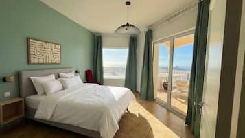 Kamar Double Superior, teras, pemandangan laut | Brankas, tirai kedap cahaya, kedap suara, dan Wi-Fi gratis
